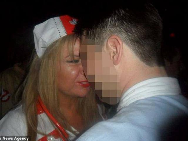 Bạn trẻ - Cuộc sống - Cặp kè với 200 trai trẻ, quý bà U60 tiết lộ ham muốn "đỏ mặt"