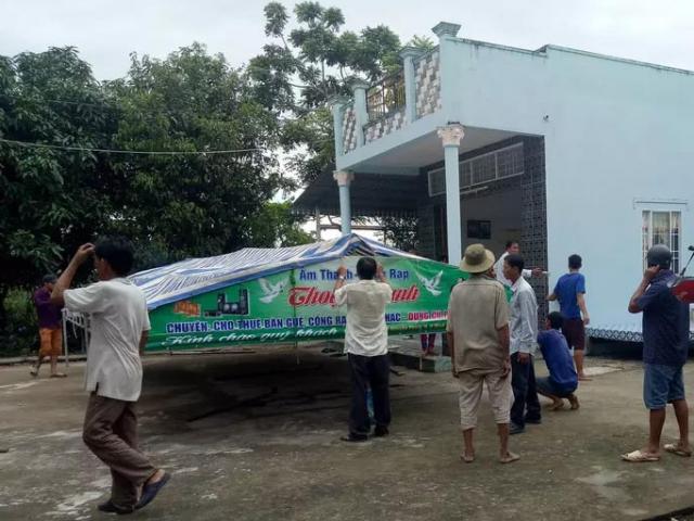 An ninh - Xã hội - Chồng dùng điện bẫy chuột, vợ chết gục giữa đồng