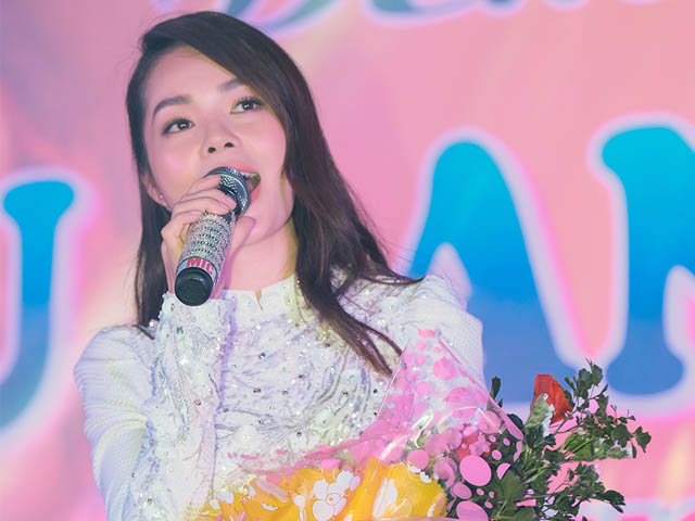 Ca nhạc - MTV - Dương Cẩm Lynh vượt gần 150km đi hát ở chùa