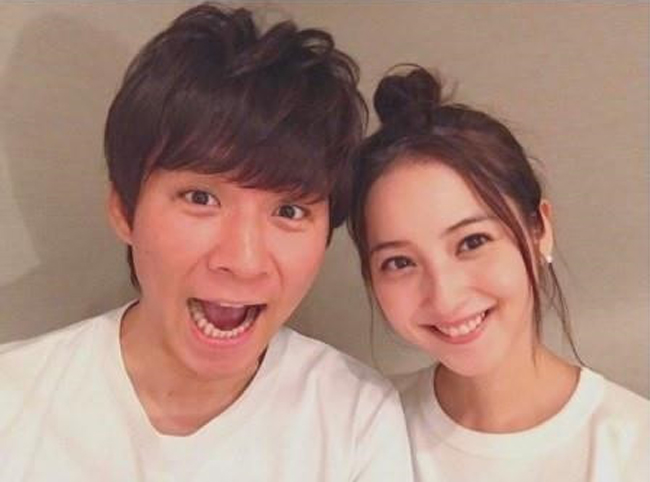 Hôn nhân giữa Nozomi Sasaki và ông xã hơn 16 tuổi - nam diễn viên hài Ken Watabe rạn nứt sau 2 năm kết hôn.