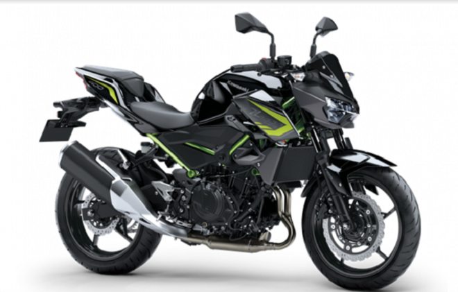 Kawasaki Z400 mạnh mẽ với màu sắc đen huyền bí