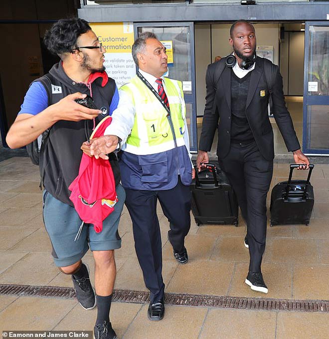 Lukaku vừa cùng MU về Manchester đã vội bay sang Bỉ gặp người đại diện thân tín để bàn chuyện tương lai