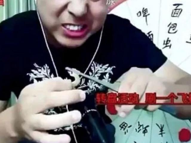 Thế giới - TQ: Nuốt sống rết để phát trực tiếp và cái kết thảm thương