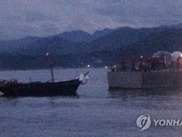 Thế giới - Hàn Quốc tạm giữ “thuyền quân đội Triều Tiên” xâm nhập lãnh hải