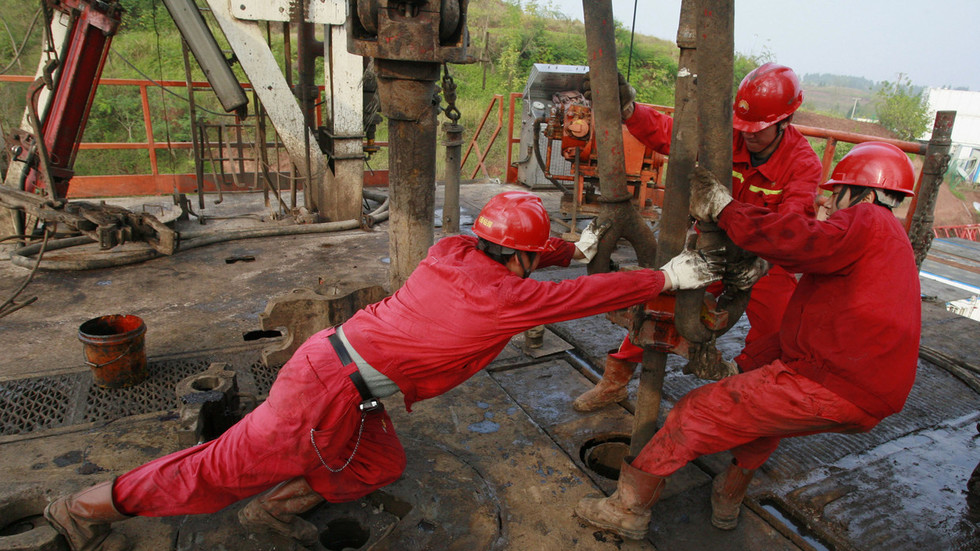 Trung Quốc liên tục lập kỷ lục đào giếng dầu sâu nhất châu Á trên đất liền.