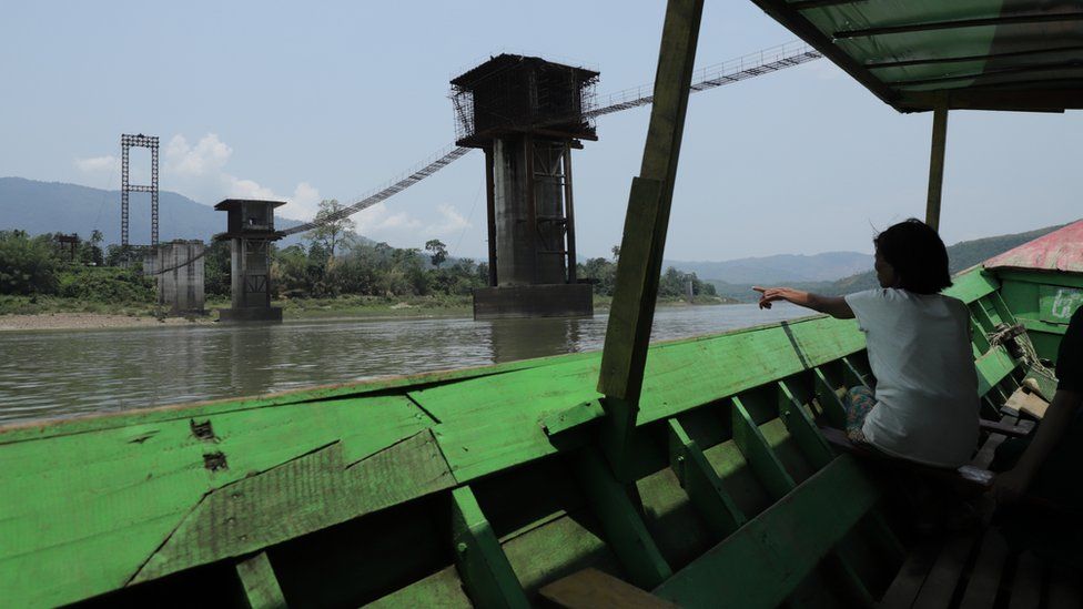Jar Lie chỉ tay vào nơi từng là mảnh đất mình sinh sống.