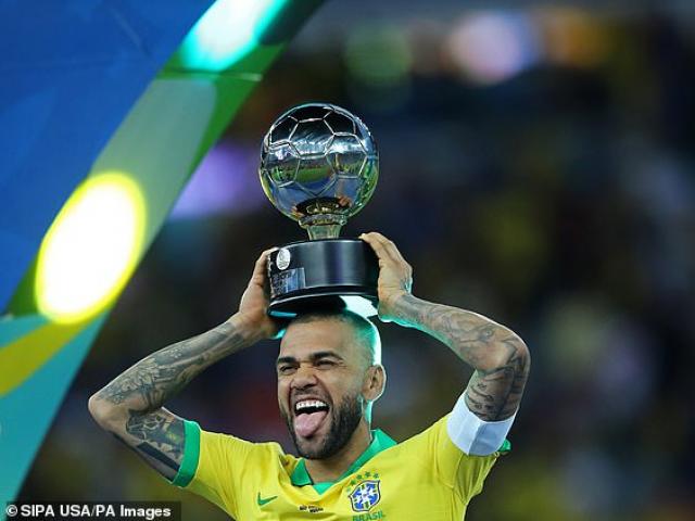 Bóng đá - Ngỡ ngàng "vua" danh hiệu ăn đứt Messi, Ronaldo: Từ siêu sao trở thành "bảo vệ"