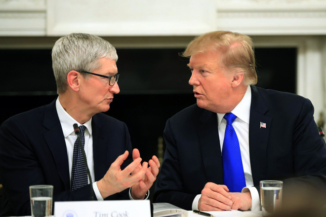 Tim Cook và Tổng thống Mỹ - Donald Trump.