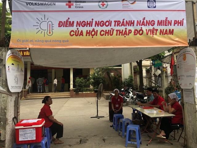 Tin tức trong ngày - Lần đầu tiên thí điểm trạm tránh nắng miễn phí, có cả điều hòa cho người dân Thủ đô