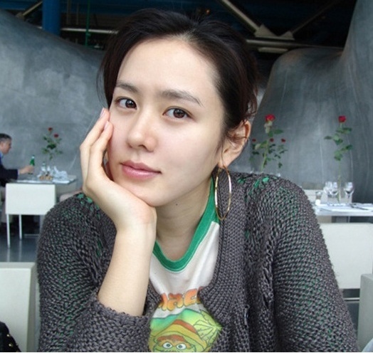 Nhờ áp dụng phương pháp làm đẹp bằng nước cốt chanh/ nước dưa leo, làn da của "tình đầu Hàn Quốc" luôn khỏe và sáng bóng.