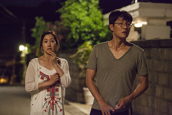 Hai vợ chồng Ji Sook sợ hãi vì mẹ đi mãi không về