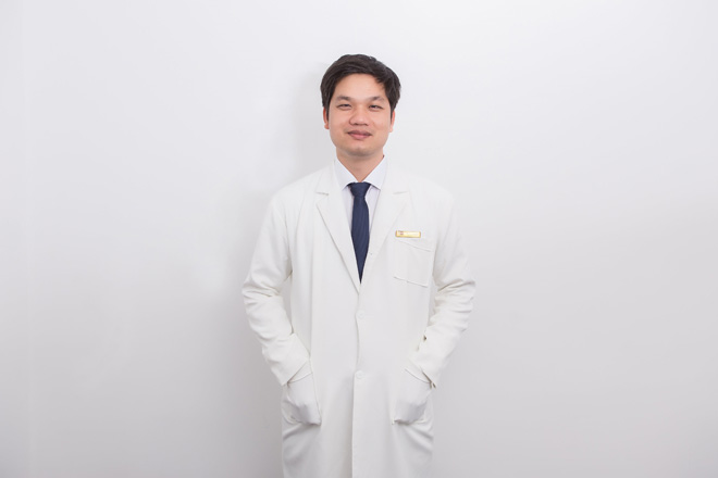 Bác sĩ thẩm mỹ nói gì về việc vỡ túi độn ngực khi đi máy bay - 3