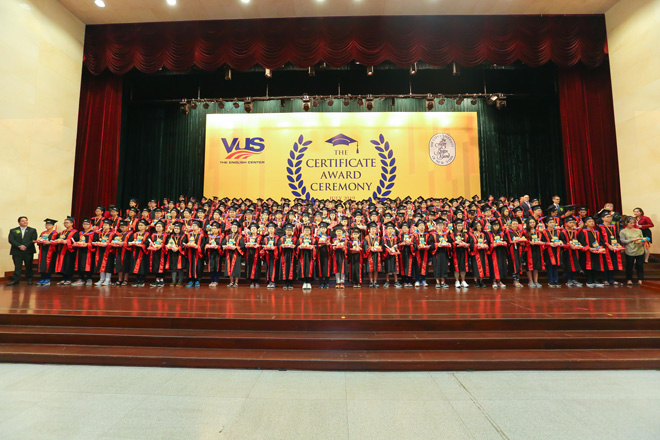VUS tiếp tục giữ vững Kỷ lục Việt Nam là Hệ thống Anh ngữ có số lượng học viên nhận chứng chỉ Anh ngữ quốc tế nhiều nhất.