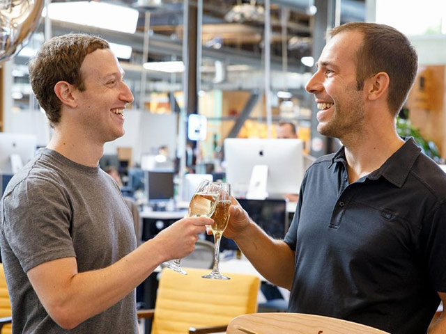 CEO Facebook vui "như chưa hề có vụ phạt 5 tỷ USD"