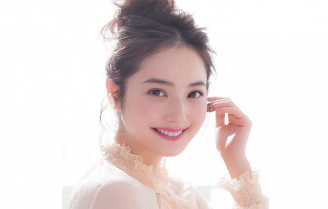 Gương mặt Nozomi có điểm chưa hoàn hảo nhưng vẫn được ưa thích vì tự nhiên.