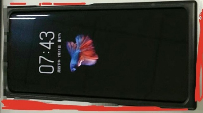 Máy có màn hình dẻo cho khả năng uốn cong tốt.