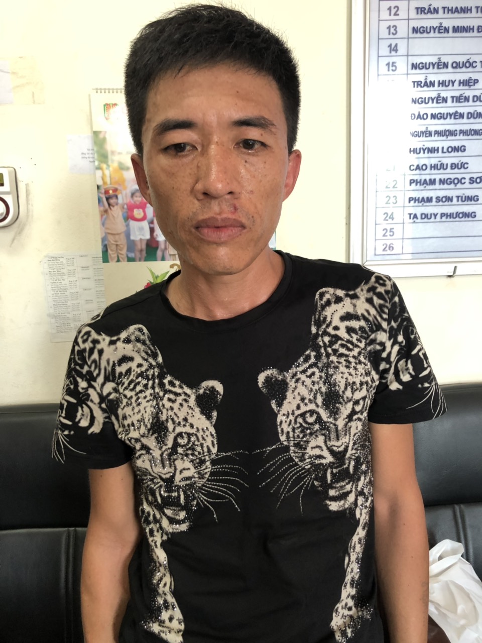 Nguyễn Tuấn Dũng thời điểm mới bị đưa về trụ sở công an.