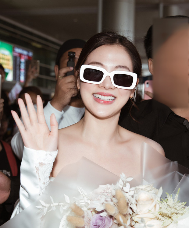 Jolie Nguyễn diện váy mỏng như sương, đọ sắc mỹ nữ đình đám Thái Lan ở Sài Gòn - 2