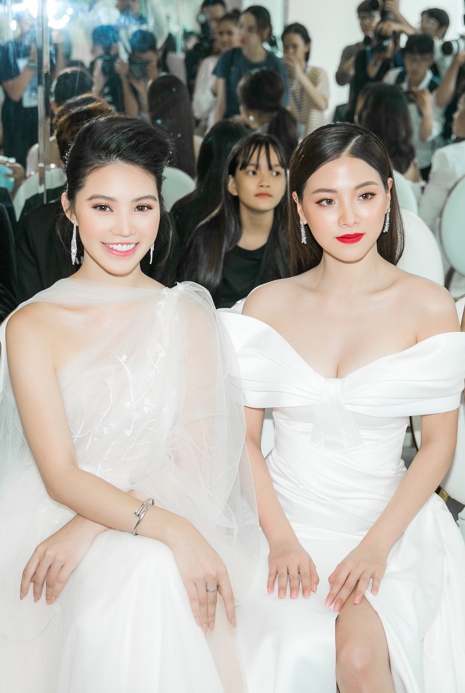 Jolie Nguyễn diện váy mỏng như sương, đọ sắc mỹ nữ đình đám Thái Lan ở Sài Gòn - 4