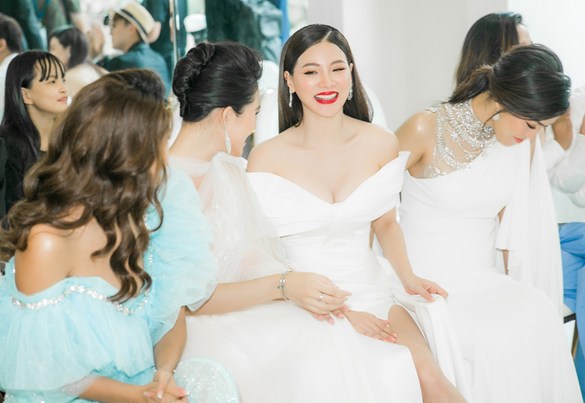 Jolie Nguyễn diện váy mỏng như sương, đọ sắc mỹ nữ đình đám Thái Lan ở Sài Gòn - 10