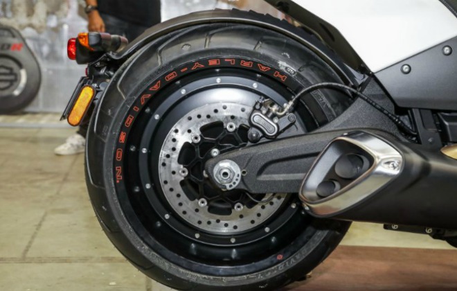 Harley-Davidson FXDR 114 giá hơn nửa tỷ khiến phái mạnh thèm khát - 10
