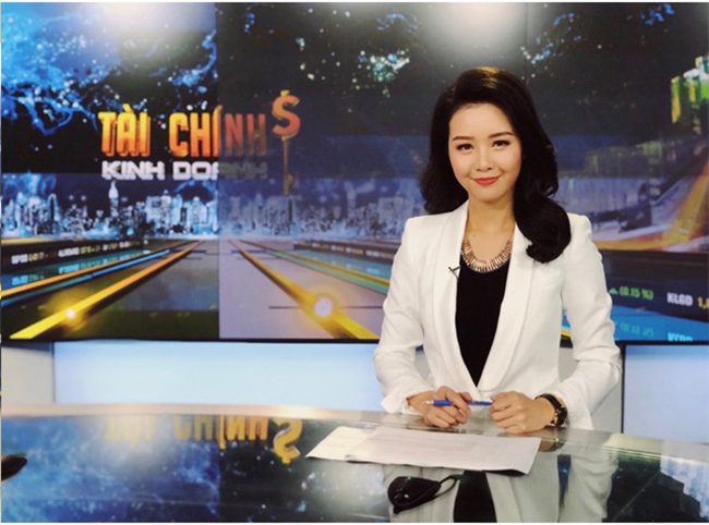 Minh Hằng là một trong những gương mặt thuộc nhóm biên tập viên trẻ tuổi của VTV. Hiện tại, cô đang dẫn bản tin Tài chính kinh doanh của Trung tâm tin tức VTV24