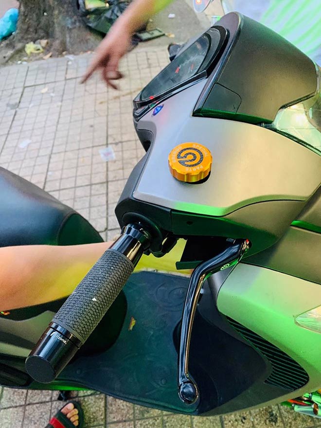 Honda SH150 nhập Ý độ đồ hơn 100 triệu cực kỳ bắt mắt của tay chơi xe Sài Thành - 2