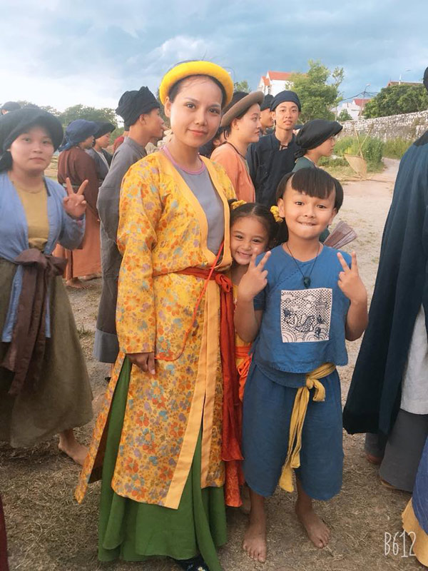 Mai Hương rạng ngời với nhan sắc trẻ trung, xinh đẹp trên phim trường Trạng Tí