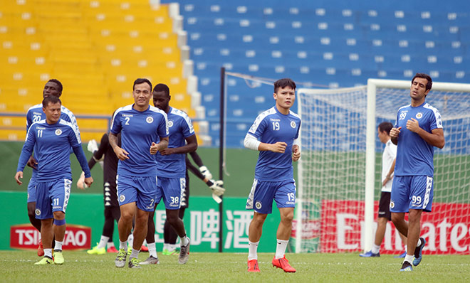Chiều 30/7, CLB Hà Nội có buổi tập làm quen sân vận động Gò Đậu để chuẩn bị cho trận chung kết lượt đi AFC Cup 2019 với chủ nhà Bình Dương (17h ngày 31/7).