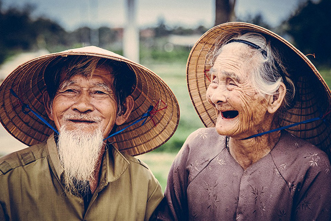 Nụ cười của cặp vợ chồng già này khiến người ta cảm thấy hạnh phúc thật giản đơn.


