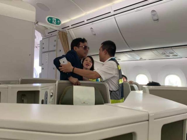 Tin tức trong ngày - Từ vụ cô gái tố bị "đại gia" sàm sỡ: Khách bị mời xuống máy bay trong trường hợp nào?