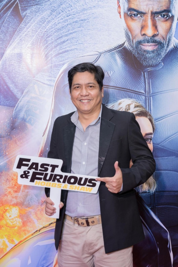 Đạo diễn Đức Thịnh dù rất bận rộn vẫn
không thể không tới dự buổi công chiếu vì niềm đam mê phim ảnh.