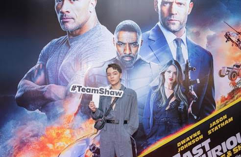 Kelbin Lei chia sẻ, anh đặc biệt theo
#teamShaw. Anh giải thích Deckard Shaw tuy mang vẻ khó gần bên
ngoài nhưng anh là một nhân vật có trái tim ấm áp. Đồng thời, anh
cũng rất ngưỡng mộ tài bẻ lái điêu luyện của Shaw trong seri Fast
& Furious.