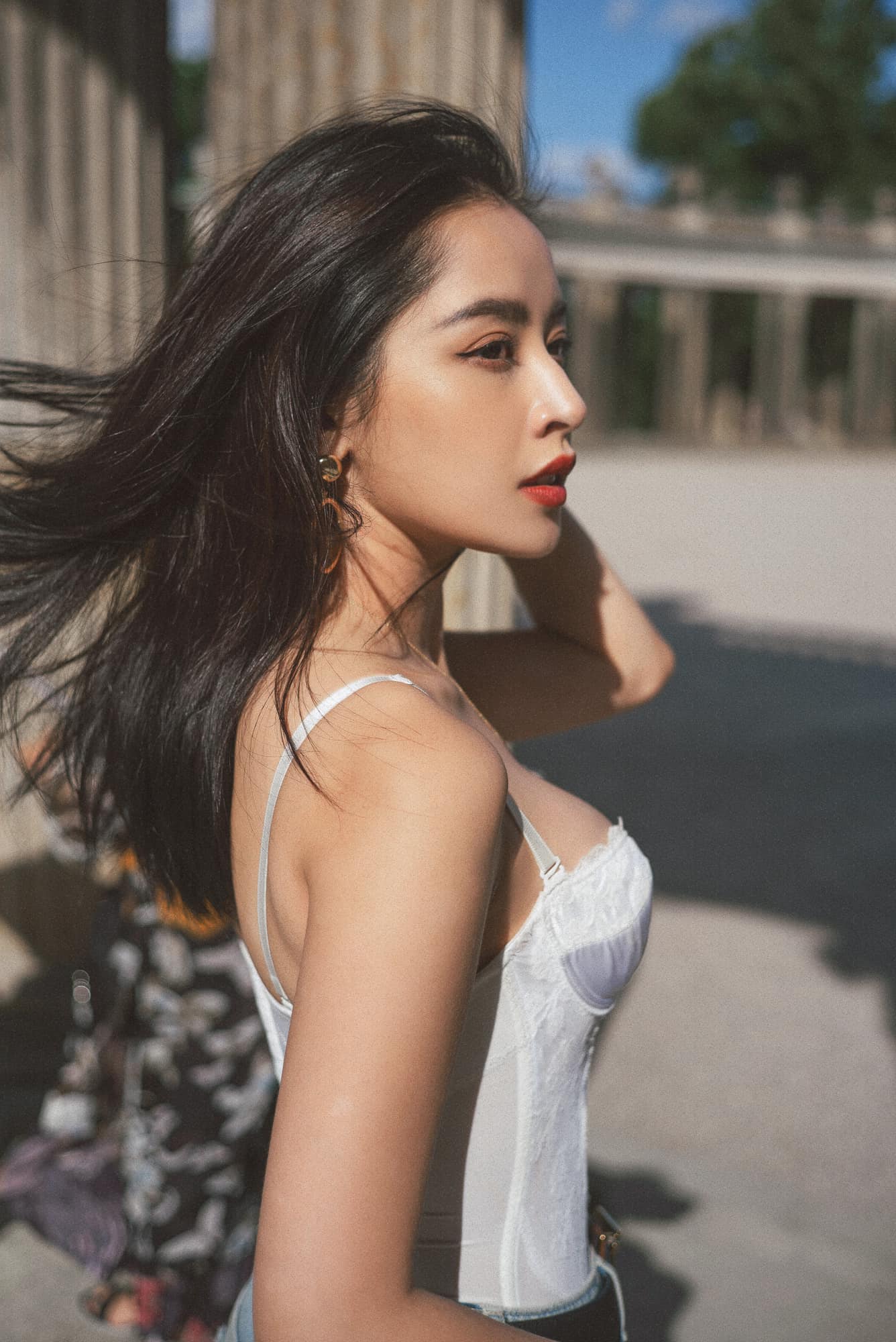 Chi Pu thường xuyên diện mốt corset từ thời Phục Hưng.