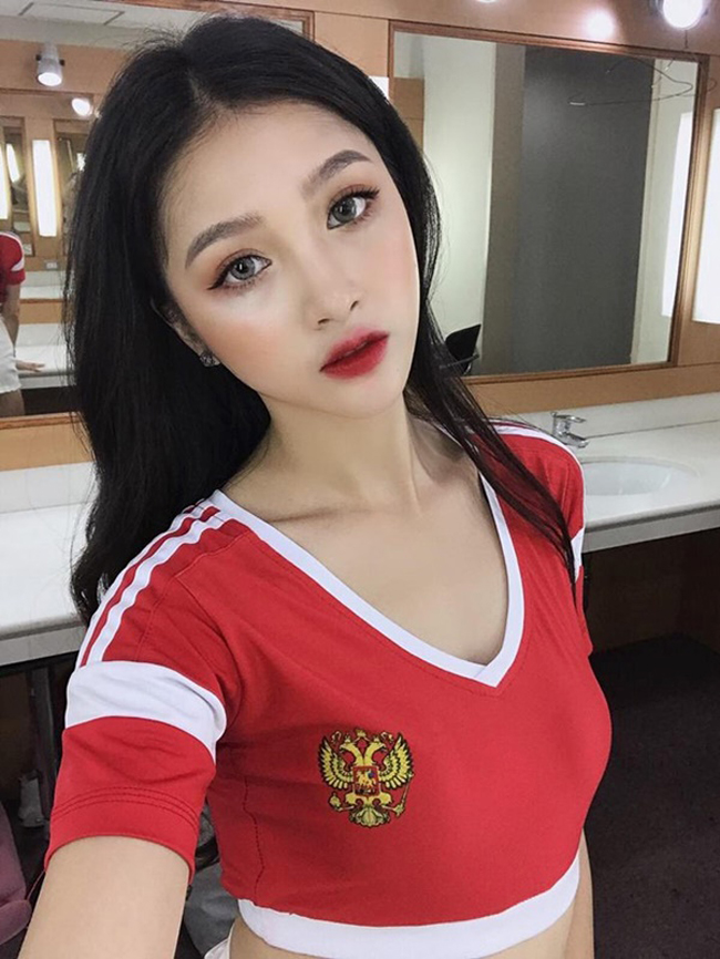 Linh Thỏ (tên thật là Trần Hương Linh) là 1 trong 32 hot girl tham gia chương trình "Nóng cùng world Cup 2018". 