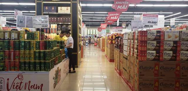 Các nhà bán lẻ bắt tay với doanh nghiệp sản xuất thực hiện giảm giá, khuyến mãi bình ổn thị trường.