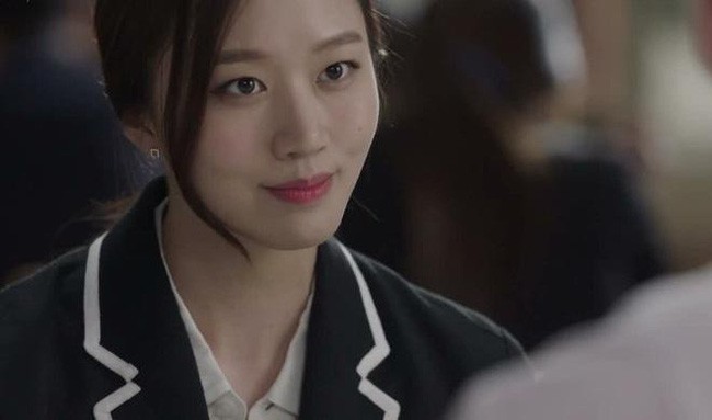 Để đổi lấy sự im lặng từ cậu trai, em phải luôn đáp ứng nhu cầu tiêu xài của cậu ta (Ảnh minh họa)