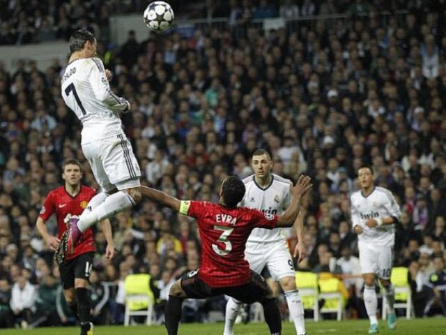 Chàng thanh niên tái hiện cú đánh đầu ở độ cao 2,65m của Cristiano Ronaldo vào lưới M.U