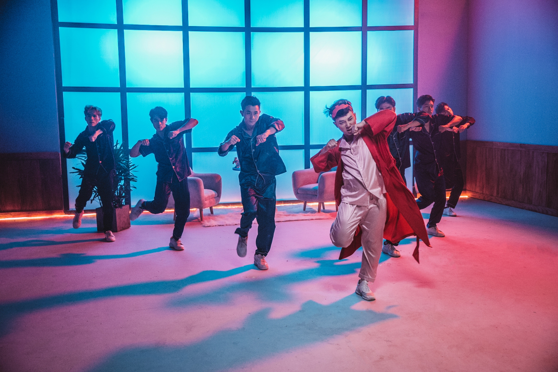 Trúc Nhân “phá banh” đám cưới của bạn trai cũ trong MV “Sáng mắt chưa” - 4