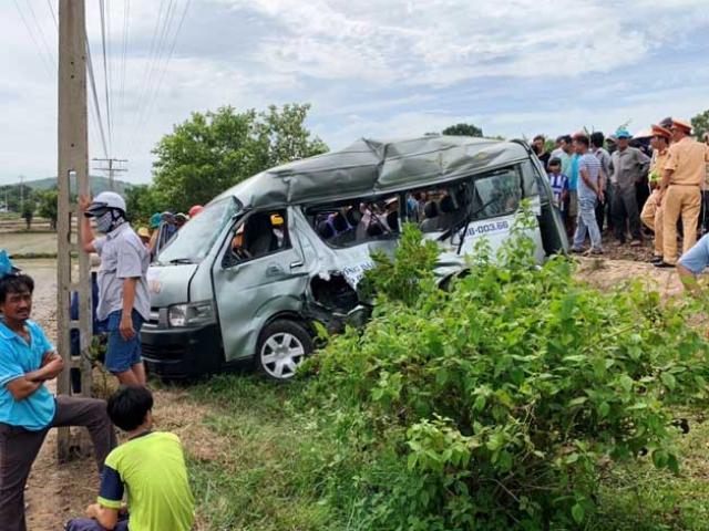 Tin tức trong ngày - Ô tô đâm tàu hỏa 3 người chết ở Bình Thuận: Tài xế nghe điện thoại?