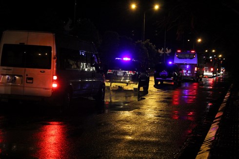 Đoàn xe đưa nhóm người Trung Quốc đi Cửa khẩu Hữu nghị Lạng Sơn để bàn giao cho Công an Trung Quốc.