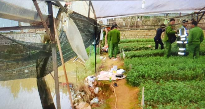 Cơ quan chức năng đang khám nghiệm hiện trường