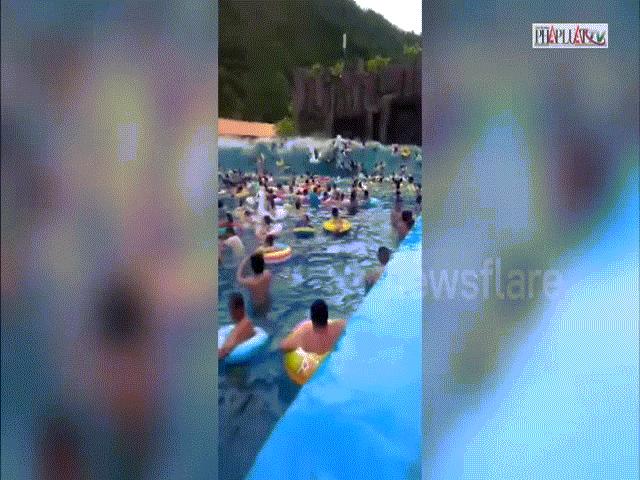 Phi thường - kỳ quặc - 'Sóng thần' xuất hiện ở công viên nước, 44 người bị thương