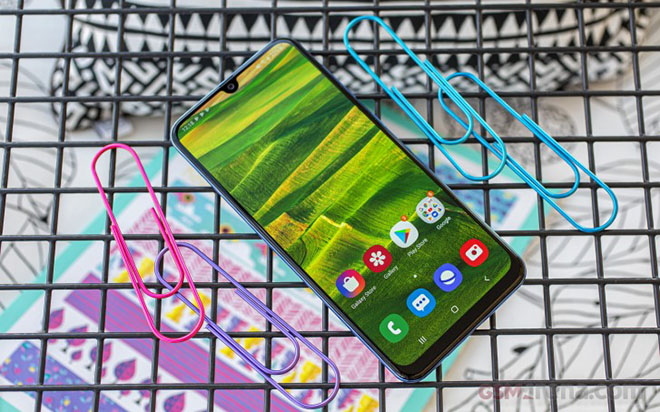 Galaxy A30 sắp có phiên bản cải tiến với ba camera ở mặt sau.