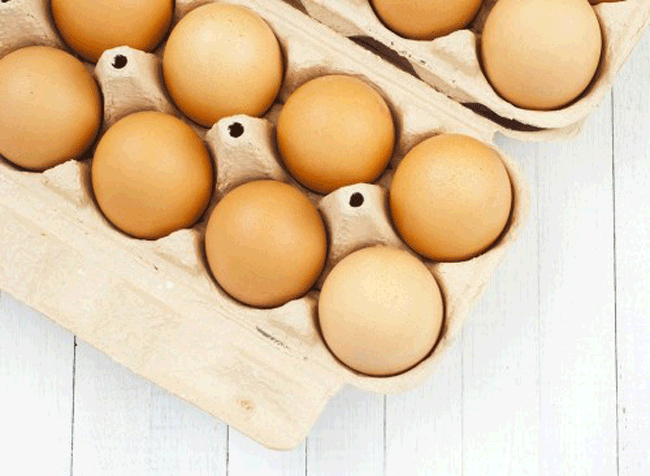 18. Trứng: Thành phần tăng cường xương trong trứng là choline, một hóa chất tự nhiên mạnh mẽ không chỉ đốt cháy chất béo mà còn có thể giúp thiết lập kích hoạt sản xuất oxit nitric (NO), giúp thư giãn các động mạch trong dương vật và cải thiện lưu lượng máu một cách đáng kể.