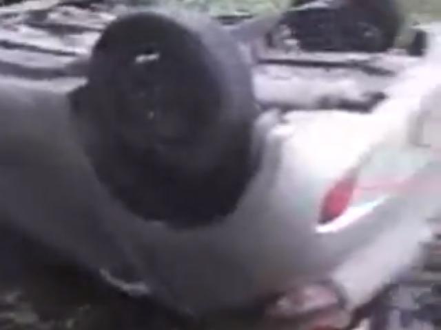 Tin tức trong ngày - Nam thanh niên tử vong trong xe ô tô lật ngửa dưới mương