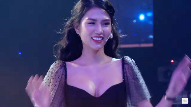 Người mẫu nóng bỏng khiến chàng giám đốc điển trai "rụng tim" vì quá xinh đẹp - 1