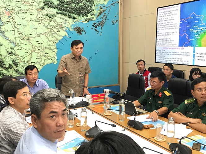 Thứ trưởng Bộ NN&amp;PTNT Nguyễn Hoàng Hiệp yêu cầu các địa phương, lực lượng yêu cầu người dân trên chòi, lều nuôi trồng thủy sản phải vào nơi trú tránh bão trước 15 giờ hôm nay.