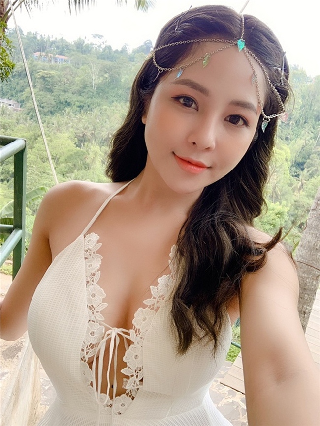 Trước MC Hoàng Linh, hot girl - diễn viên Trâm Anh cũng vướng ồn ào lộ clip nhạy cảm với bạn trai cũ vào tháng 4 vừa qua.