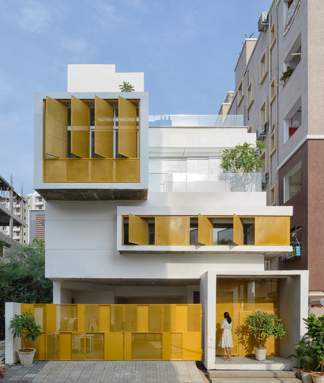 Ngôi nhà được xây dựng trên diện tích đất 170 m2 tại thành phố Hyderabad của Ấn Độ.